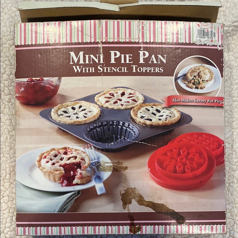 Mini pie pan with stencil toppers used, good condition. Everything included